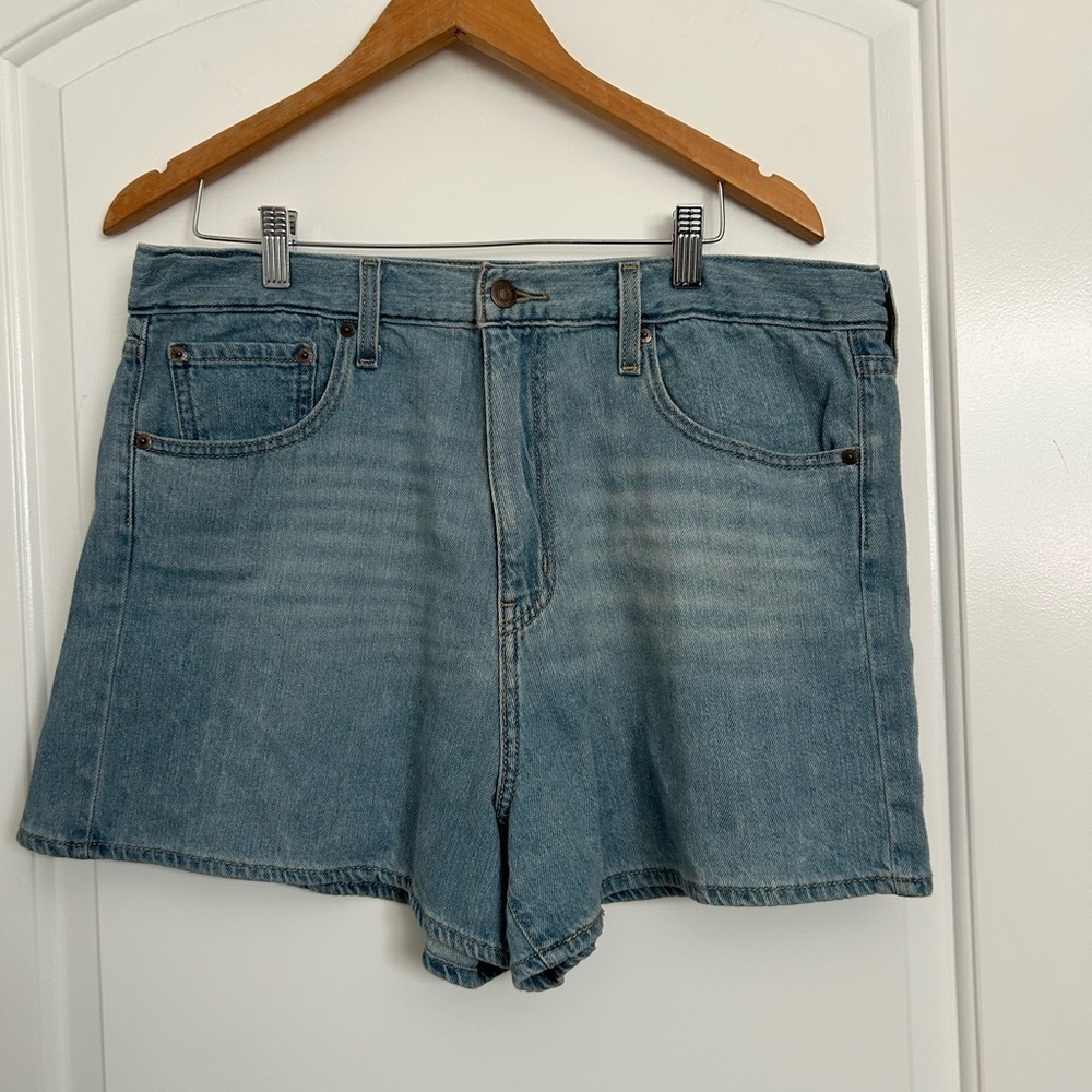 Levi’s Premium Women’s High Loose Denim  Shorts Blue size 32 hemp blend